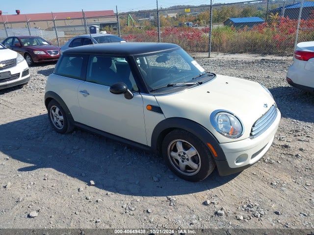 2009 MINI COOPER WMWMF33589TU71881 Photo 0