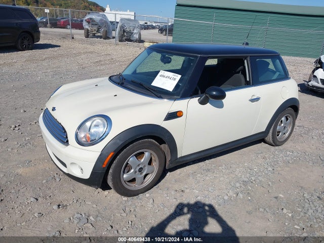 2009 MINI COOPER WMWMF33589TU71881 Photo 1