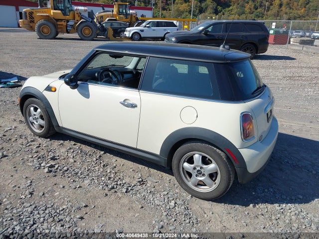 2009 MINI COOPER WMWMF33589TU71881 Photo 2