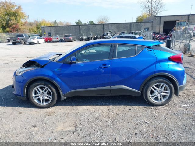 NMTKHMBXXLR104126 Toyota C-HR LE