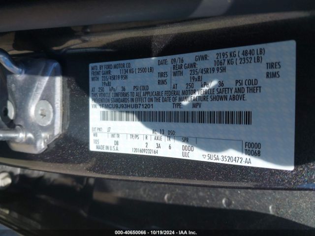 1FMCU9J93HUB71201 Ford Escape Titanium