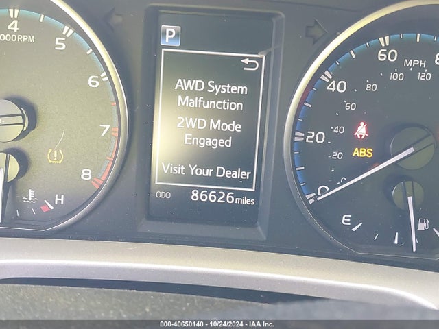 Toyota RAV4 LE 2018 JTMBFREV7JJ722061 Image 7
