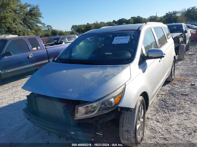 KIA SEDONA LX 2015 KNDMB5C17F6020636 Image 2