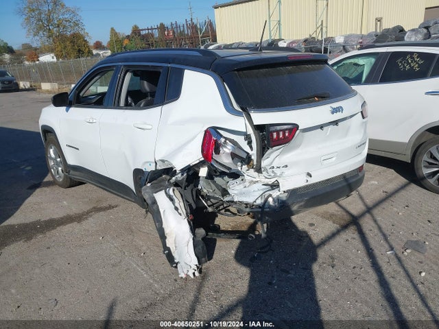 3C4NJDCB5NT141390 Jeep Compass Limited 4x4