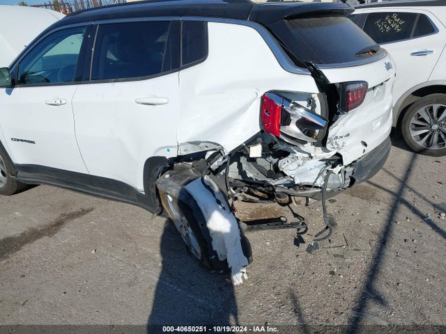 3C4NJDCB5NT141390 Jeep Compass Limited 4x4