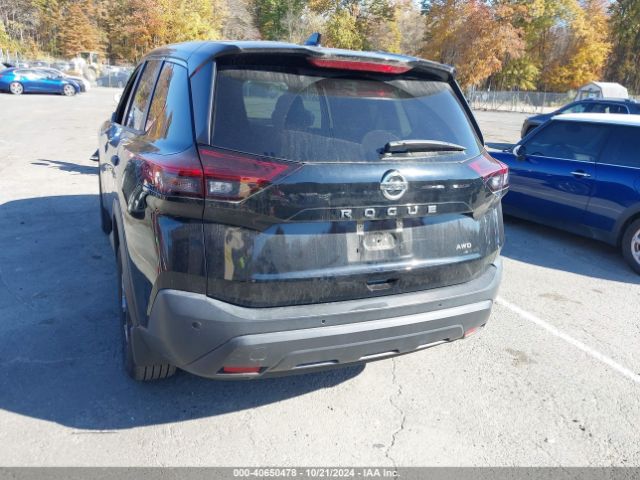 5N1AT3AB1MC807060 Nissan Rogue S Intelligent Awd