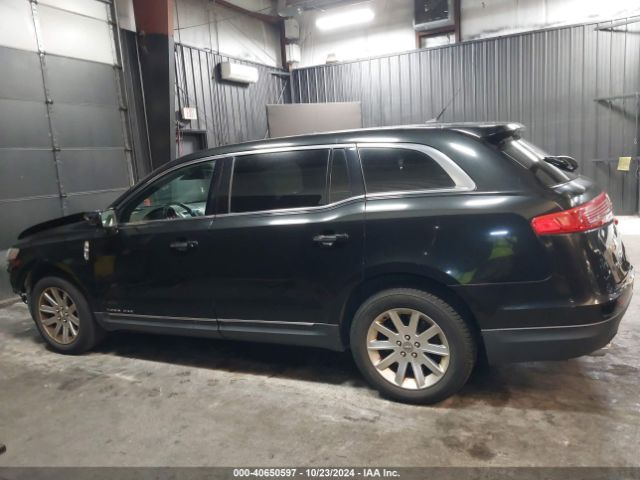 2LMHJ5NK7EBL53087 Lincoln Mkt Livery