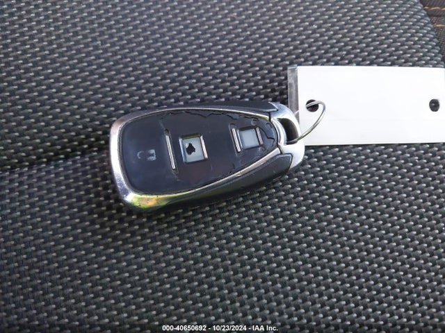 Chevrolet Traverse Ls 2018 1GNERFKW4JJ258797 Image 11