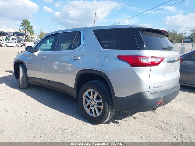Chevrolet Traverse Ls 2018 1GNERFKW4JJ258797 Image 3