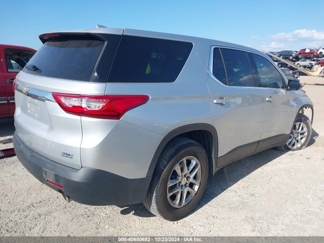 Chevrolet Traverse Ls 2018 1GNERFKW4JJ258797 Image 4