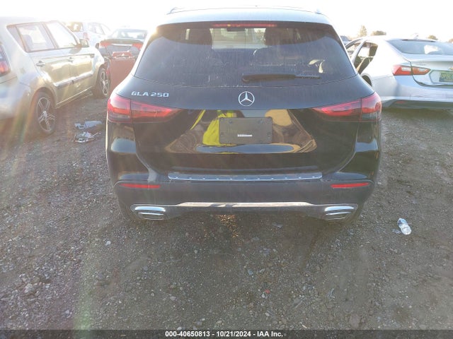 W1N4N4GB8NJ415191 Mercedes-Benz GLA 250