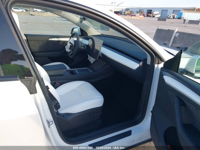 2024 TESLA MODEL Y 7SAYGDED8RA303365 Photo 4