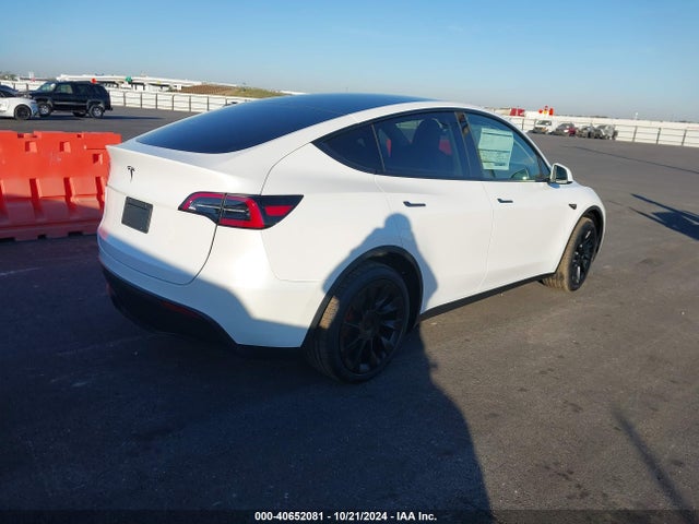 2024 TESLA MODEL Y 7SAYGDED7RF096633 Photo 3