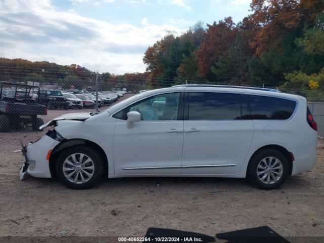 2C4RC1BG0KR665696 Chrysler Pacifica Touring L