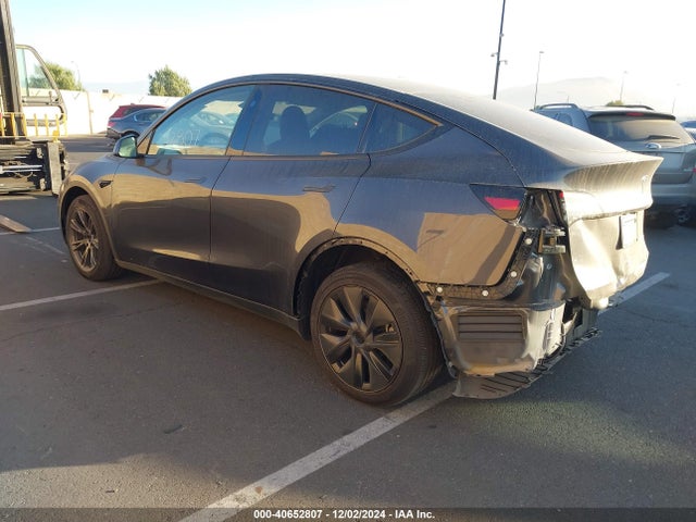 2024 TESLA MODEL Y 7SAYGDEE1RF163929 Photo 2