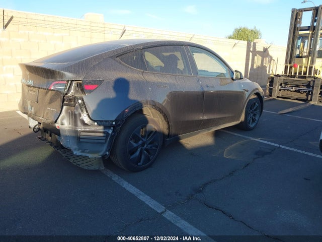 2024 TESLA MODEL Y 7SAYGDEE1RF163929 Photo 3