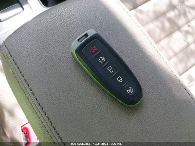 1FMCU0J93HUF01687 Ford Escape Titanium