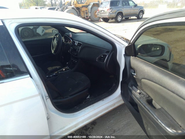 Chrysler 200 LX 2014 1C3CCBAG1EN101431 Image 5