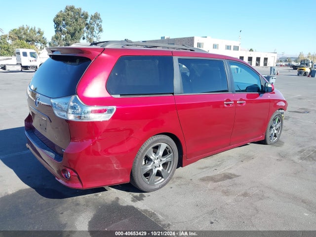 5TDXZ3DC8HS816294 Toyota SIENNA SE