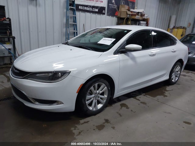 Chrysler 200 Limited 2015 1C3CCCAB0FN647813 Image 2