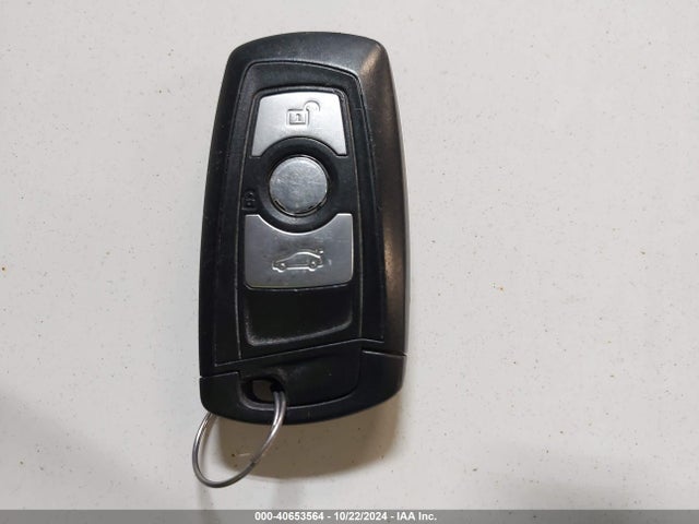BMW 320i Xdrive 2014 WBA3C3C54EF987085 Image 11