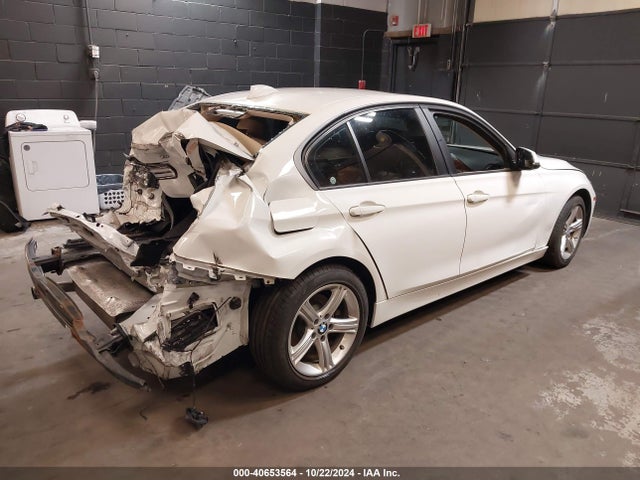 BMW 320i Xdrive 2014 WBA3C3C54EF987085 Image 4