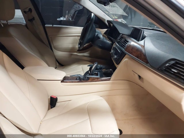 WBA3C3C54EF987085 BMW 320i Xdrive