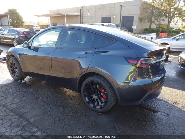 2024 TESLA MODEL Y 7SAYGDEEXRF075879 Photo 2