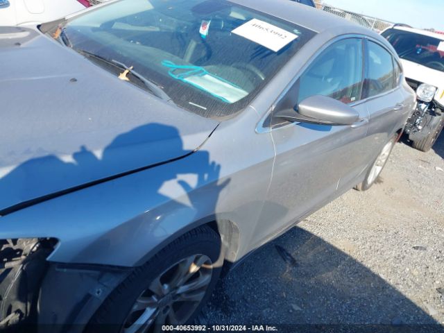 Chrysler 200 Limited 2015 1C3CCCAB1FN745815 Image 2