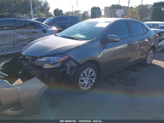 Toyota COROLLA LE 2018 5YFBURHE0JP795222 Image 2