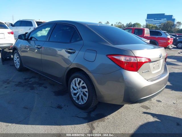 Toyota COROLLA LE 2018 5YFBURHE0JP795222 Image 3