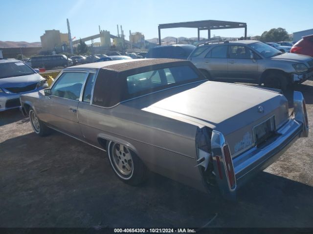 1983 CADILLAC DEVILLE 1G6AD4783D9142505 Photo 2