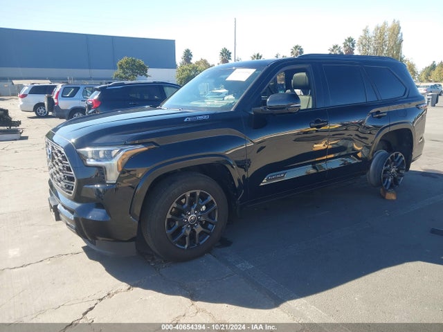 Toyota Sequoia Platinum 2023 7SVAAABA7PX009346 Image 2