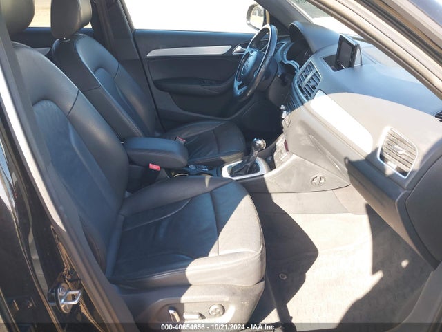 WA1BCCFS5JR024716 Audi Q3 2.0t Premium/2.0t Sport Premium