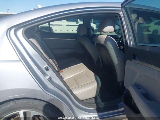 Hyundai Elantra Limited 2017 5NPD84LF2HH082507 Image 8