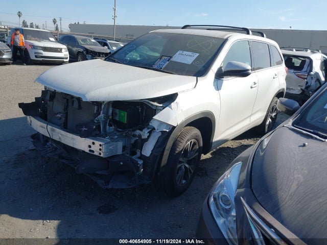 Toyota Highlander Le 2018 5TDZZRFH1JS246357 Image 2