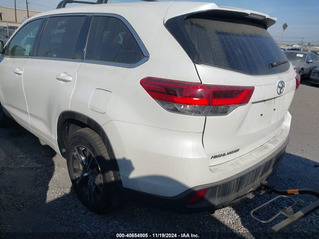 Toyota Highlander Le 2018 5TDZZRFH1JS246357 Image 3