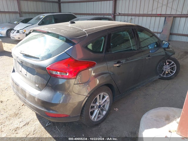 Ford FOCUS SE 2017 1FADP3K22HL244858 Image 4