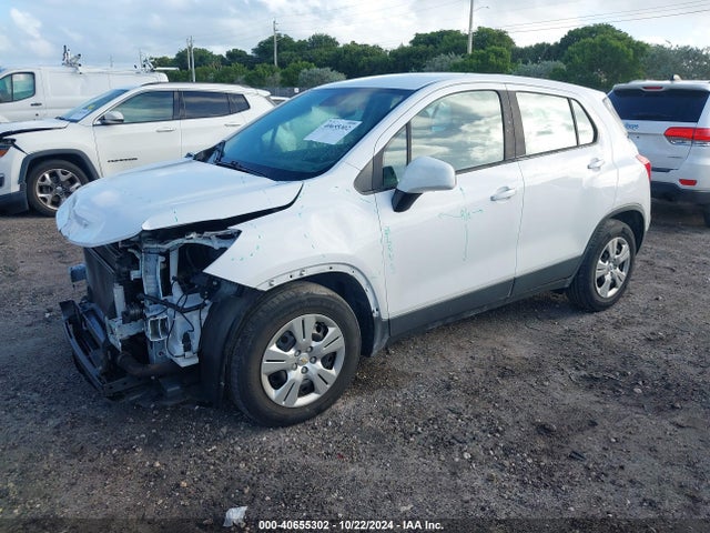 Chevrolet TRAX LS 2017 3GNCJKSB0HL232026 Image 2
