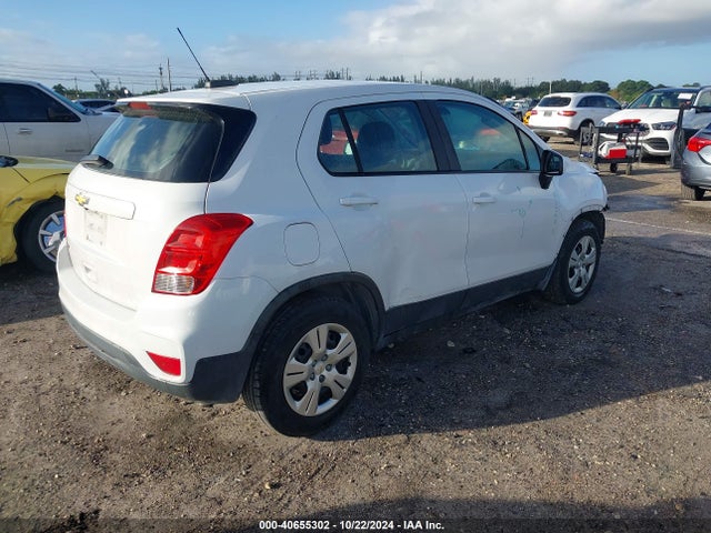 Chevrolet TRAX LS 2017 3GNCJKSB0HL232026 Image 4