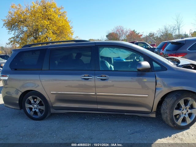 Toyota SIENNA SE 2016 5TDXK3DC4GS749454 Image 13