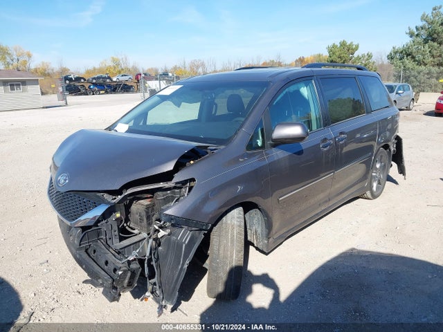 5TDXK3DC4GS749454 Toyota SIENNA SE