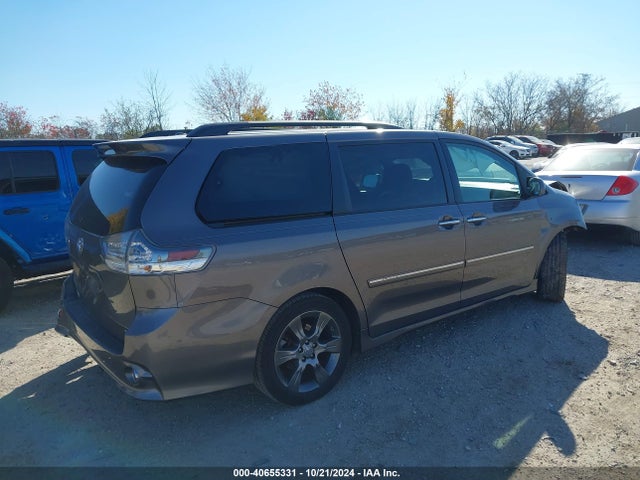 5TDXK3DC4GS749454 Toyota SIENNA SE