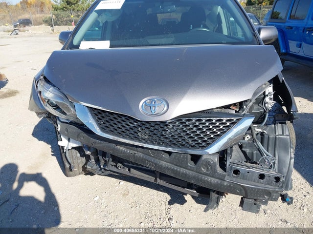 5TDXK3DC4GS749454 Toyota SIENNA SE
