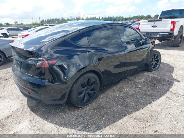 2024 TESLA MODEL Y 7SAYGDEEXRA308320 Photo 3