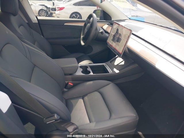 2024 TESLA MODEL Y 7SAYGDEEXRA308320 Photo 4
