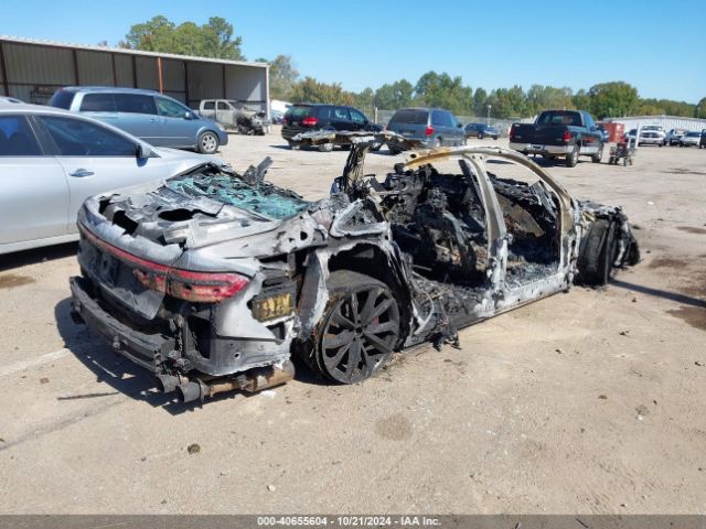 2022 AUDI S8 WAULSAF83NN000351 Photo 3