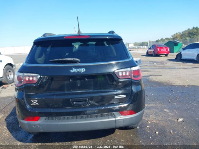 3C4NJCBB3JT186799 Jeep Compass Latitude Fwd