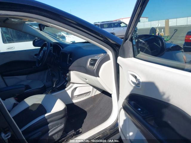 3C4NJCBB3JT186799 Jeep Compass Latitude Fwd