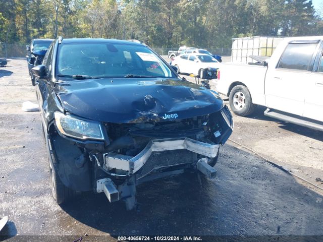 3C4NJCBB3JT186799 Jeep Compass Latitude Fwd